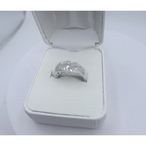 New in Box Stunning 1/4 ct. Natural Diamond Ring Sterling Silver Size 7 - Picture 7 of 7